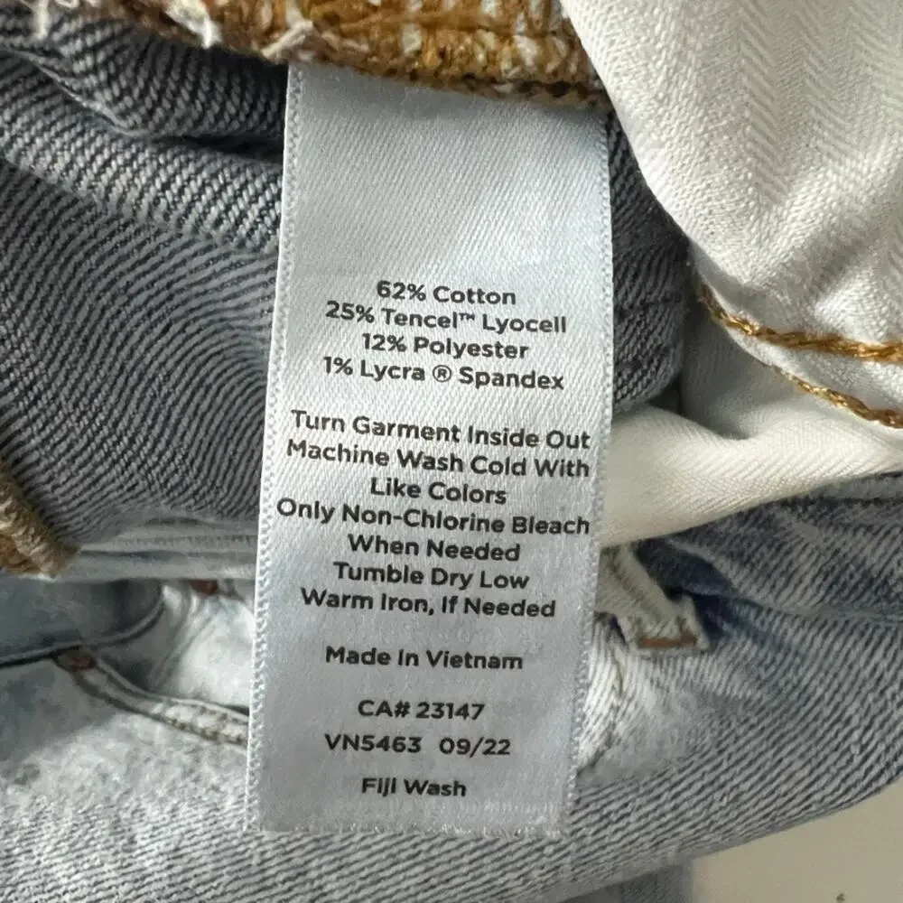 Talbots Everyday Relaxed Jeans Fiji Wash Women Size 8P Petite